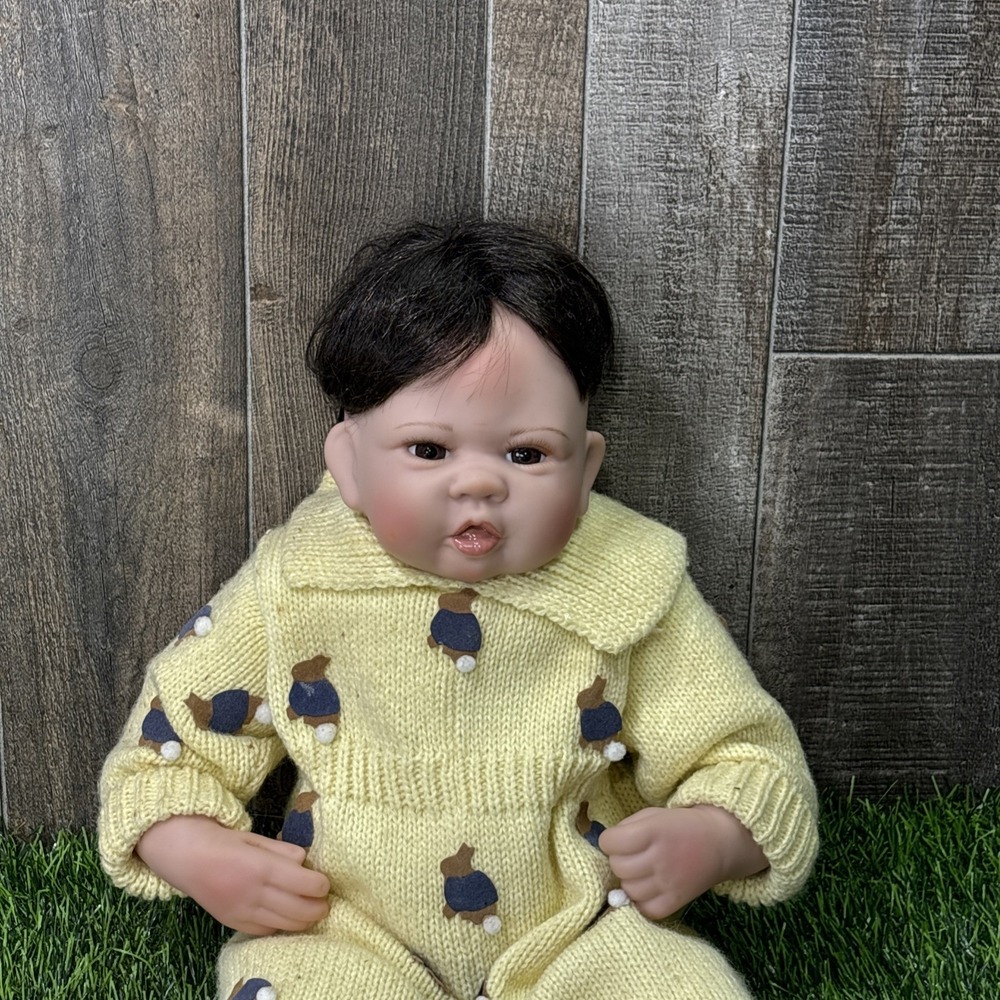 Linda Murray Baby Doll 2005 Signed M166 Lifelike Infant w Outfit